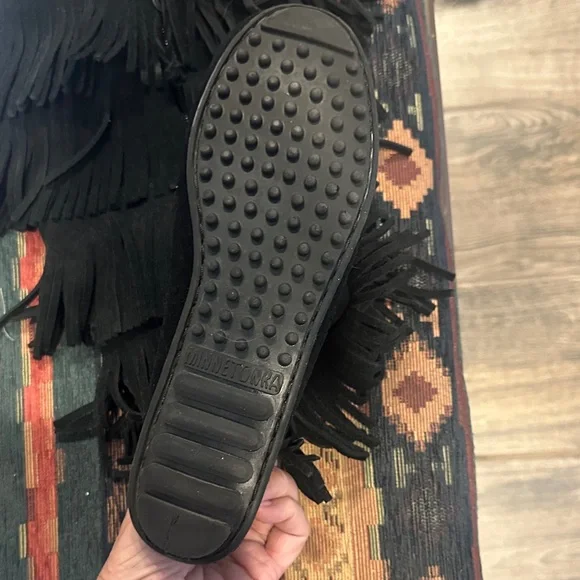 Minnetonka Black 5 layer Fringe Boots - Picture 4 of 8